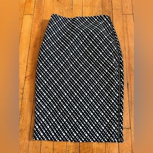 Express Black & White Pencil Skirt with Side Zipper - Size 4